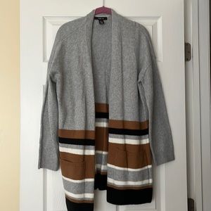Women’s gray sweater with brown and black